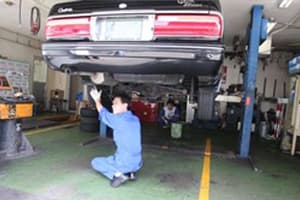 民間車検場、自社整備工場 板金・塗装工場を保有